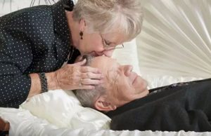 Consequences of kissing a deceased person: what you should know