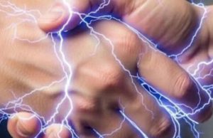 Why do we feel an electric sh0ck when we touch another person? Science explains.
